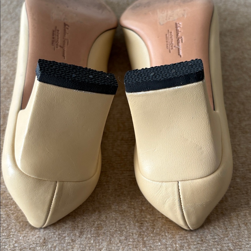 Salvatore Ferragamo Cream and Black Leather Block Heel Pumps Size 8B - Picture 9 of 10